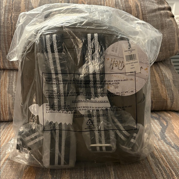 Danielle Nicole Tan Hufflepuff Backpack - Picture 3 of 4